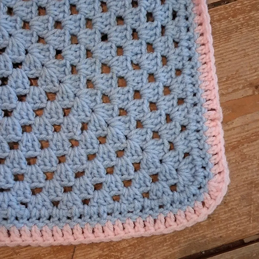 Vintage Hand made  crocheted  blue with‎ pink trim blanket
